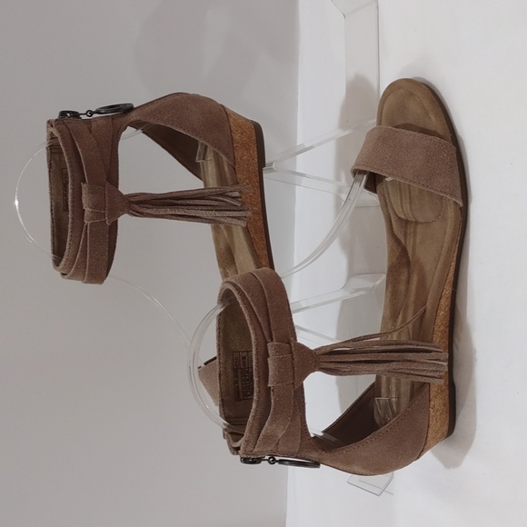 Koolaburra by Ugg Tan Suede Saige Cork Wedge Sandal Size 6 Zip Up Back - Picture 15 of 16